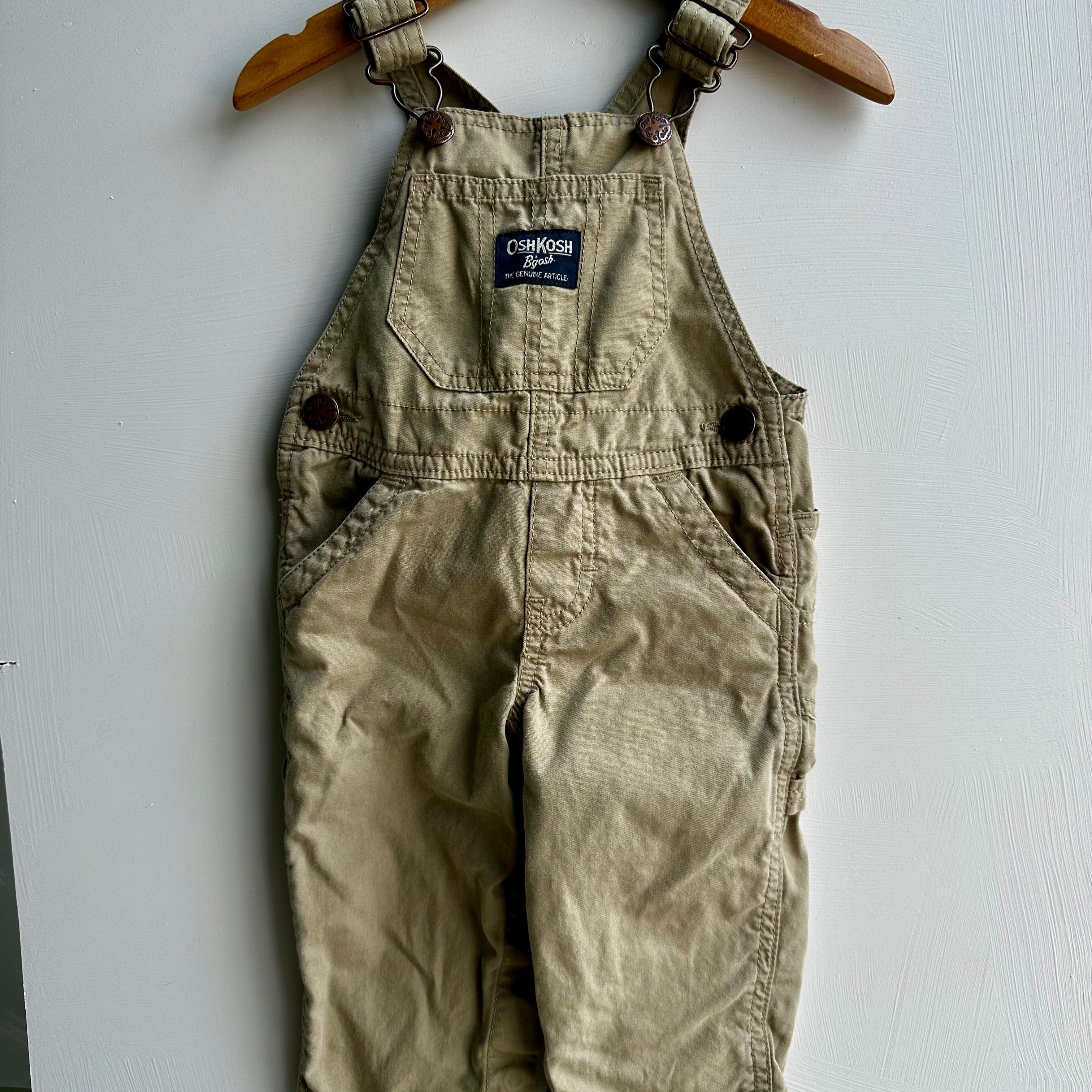Salopette beige Oshkosh 9 mois | Seconde main
